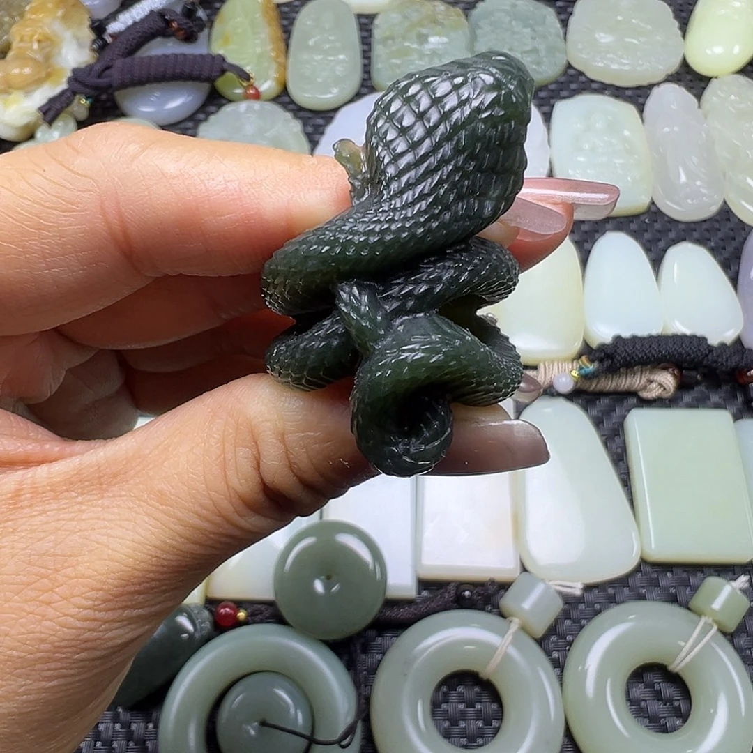 和田玉未镶嵌颈饰买断价，不退不换，卡卡21.5