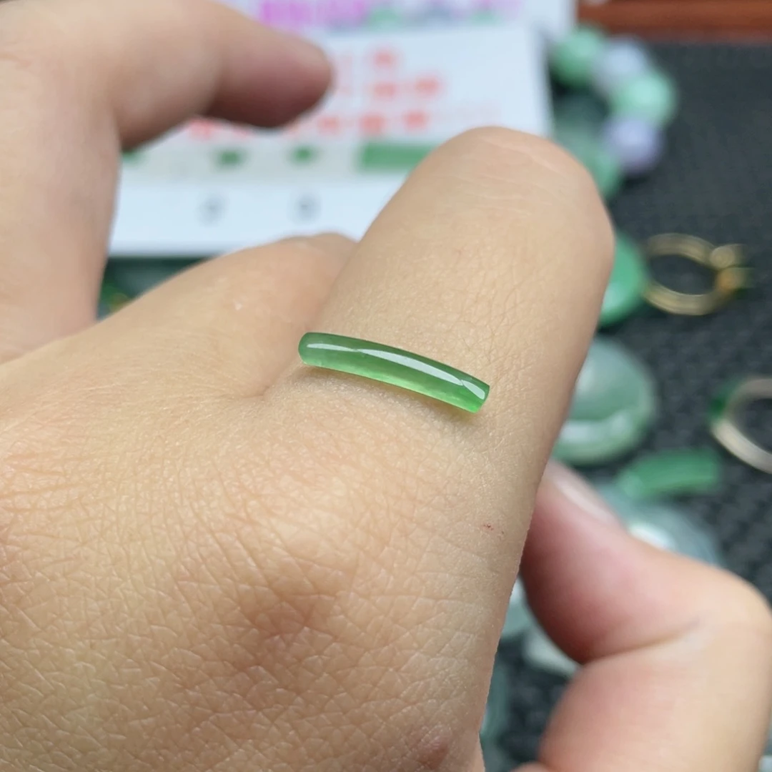 未镶嵌挂件翡翠  翡翠