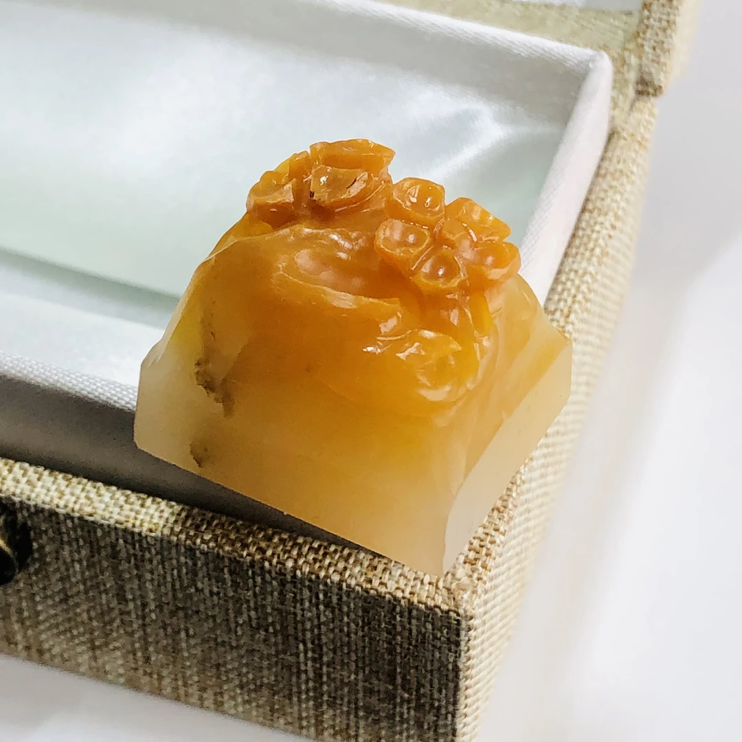 2*2.5厘米 梅花巧雕北部老挝黄印石 篆刻印章佳品 一物一拍