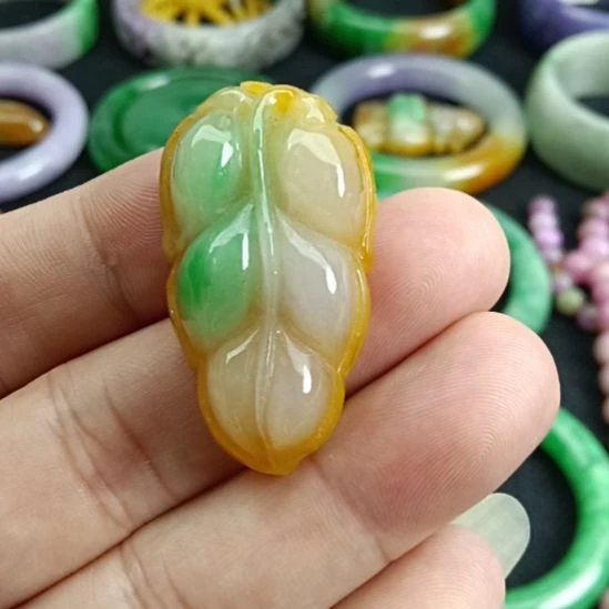 翡翠未镶嵌挂件翡翠