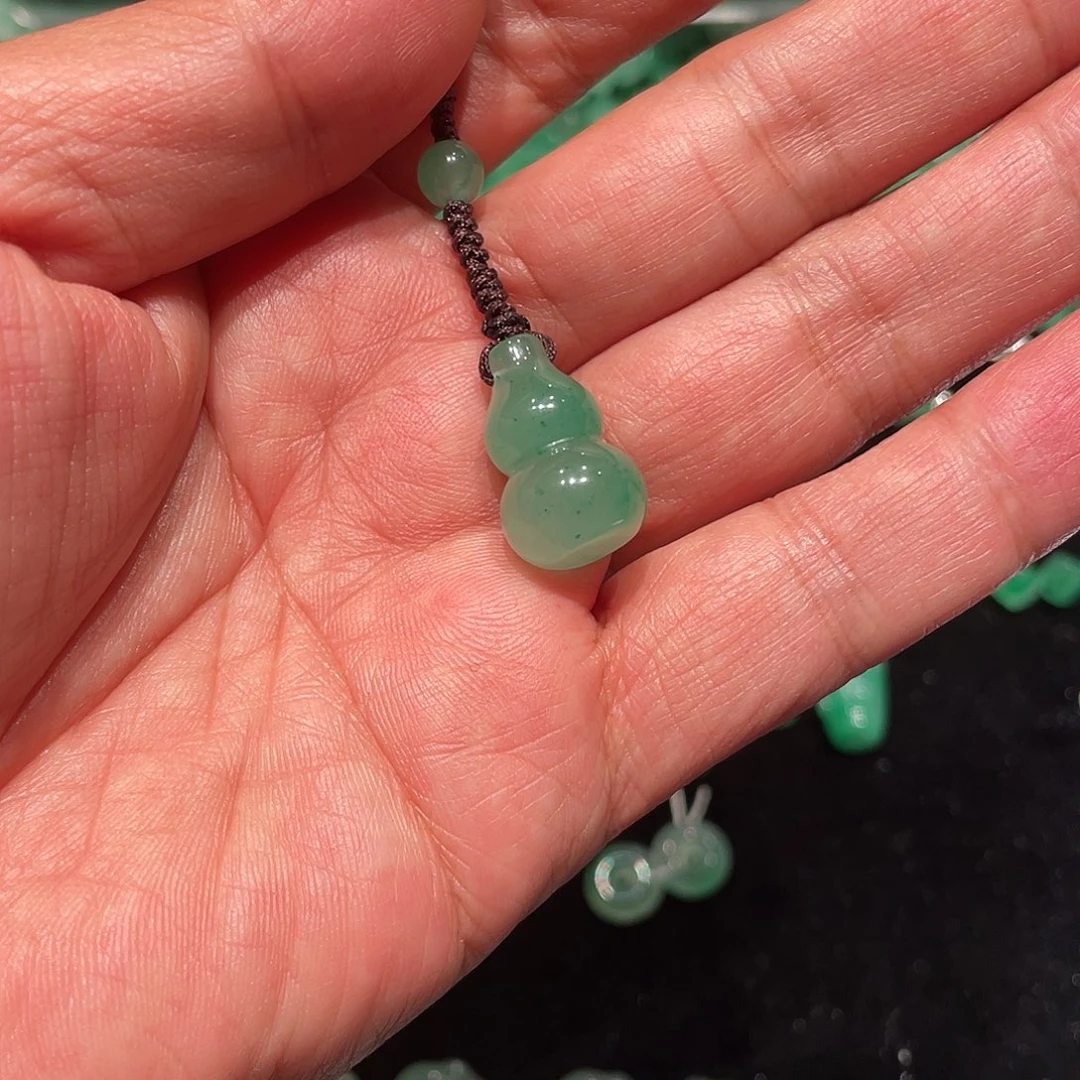 朵***.石英质玉（非洲翠）未镶嵌吊坠(不含链)