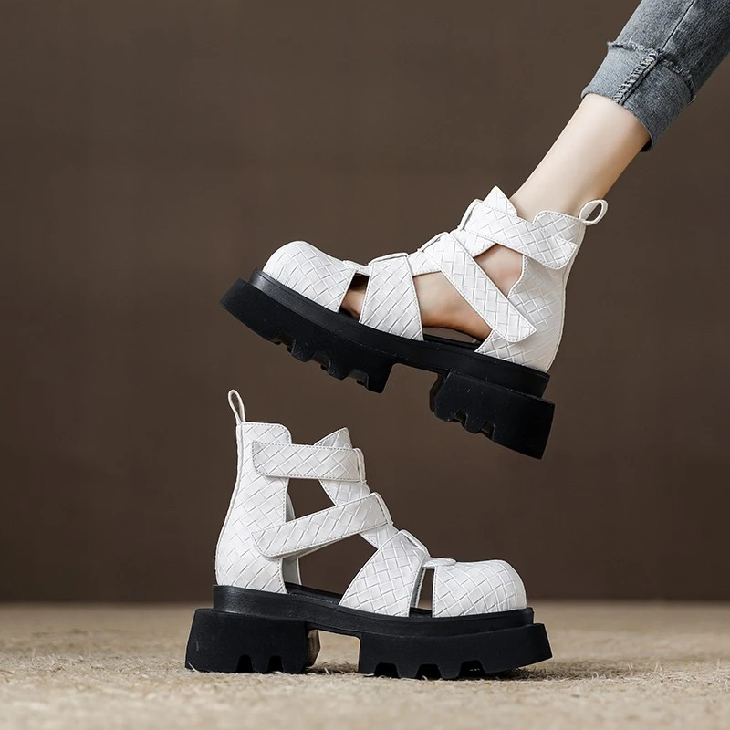 厚底猪笼凉鞋女2025夏季薄款透气罗马女鞋真皮爆款马丁靴白色短靴