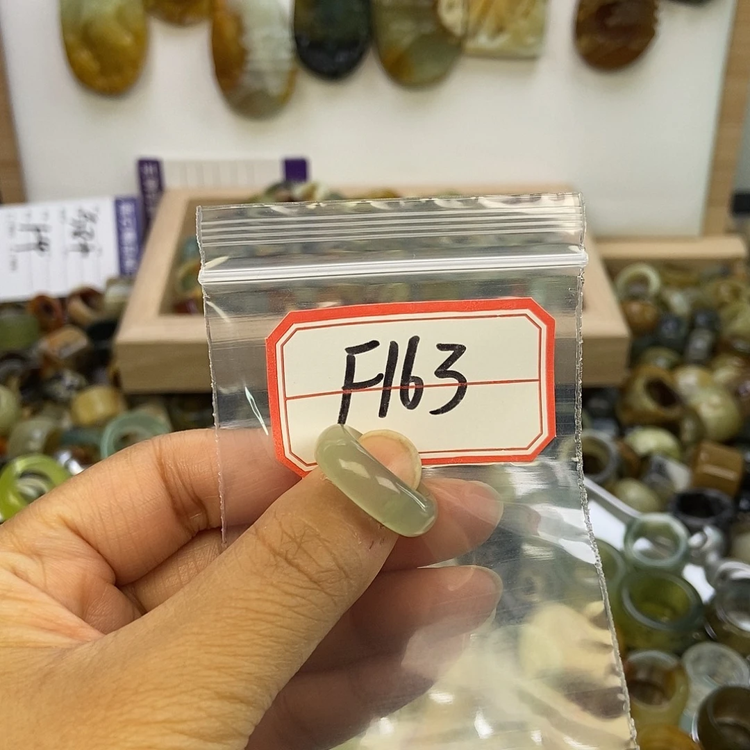 星***酒蛇纹石玉未镶嵌戒指