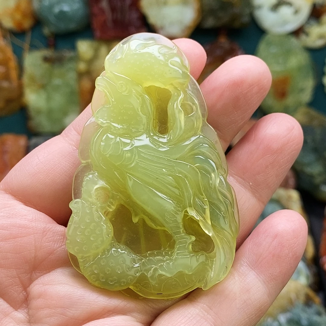 蛇纹石玉未镶嵌颈饰生肖鸡