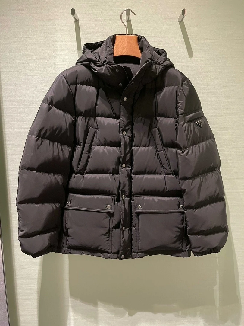 未使用 Prada/普拉达 男士经典白鹅绒羽绒服YU036