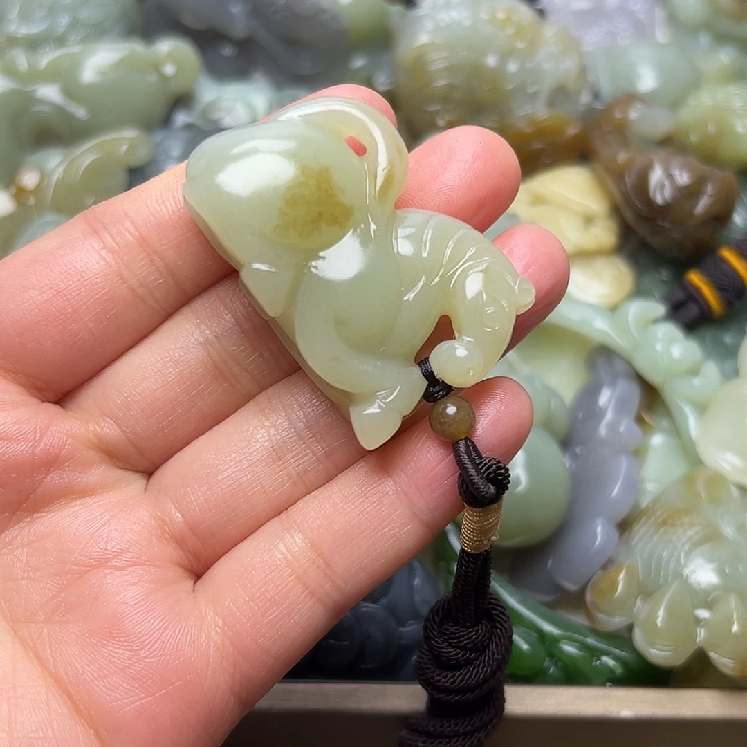 我***谁和田玉未镶嵌挂件