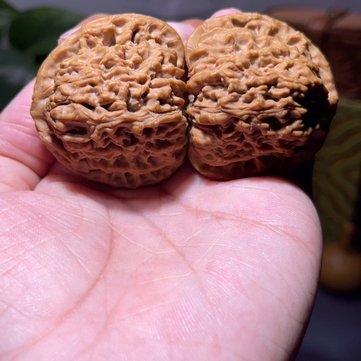 桃核吊坠                    45尺g