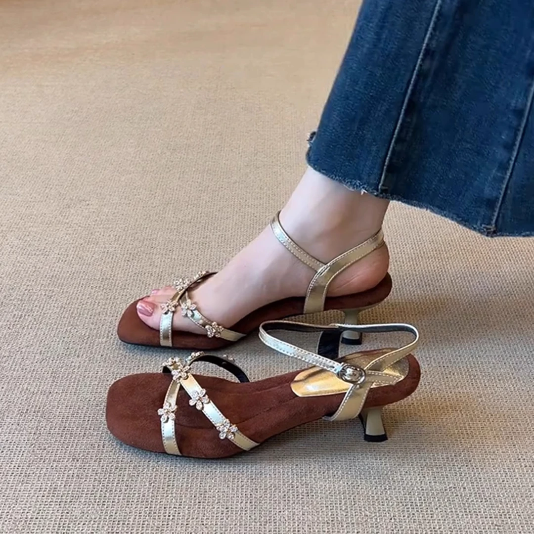夏季新款法式水钻花一字带方头凉鞋女仙女风气质百搭配裙子高跟鞋