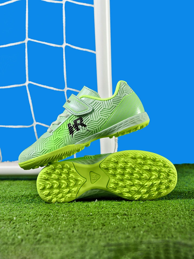 C罗足球鞋儿童小学生比赛训练专用碎钉魔术贴超迁皮兴玮25年新款