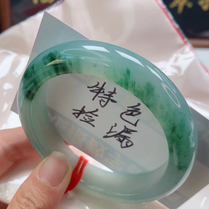 未镶嵌手镯翡翠飘绿