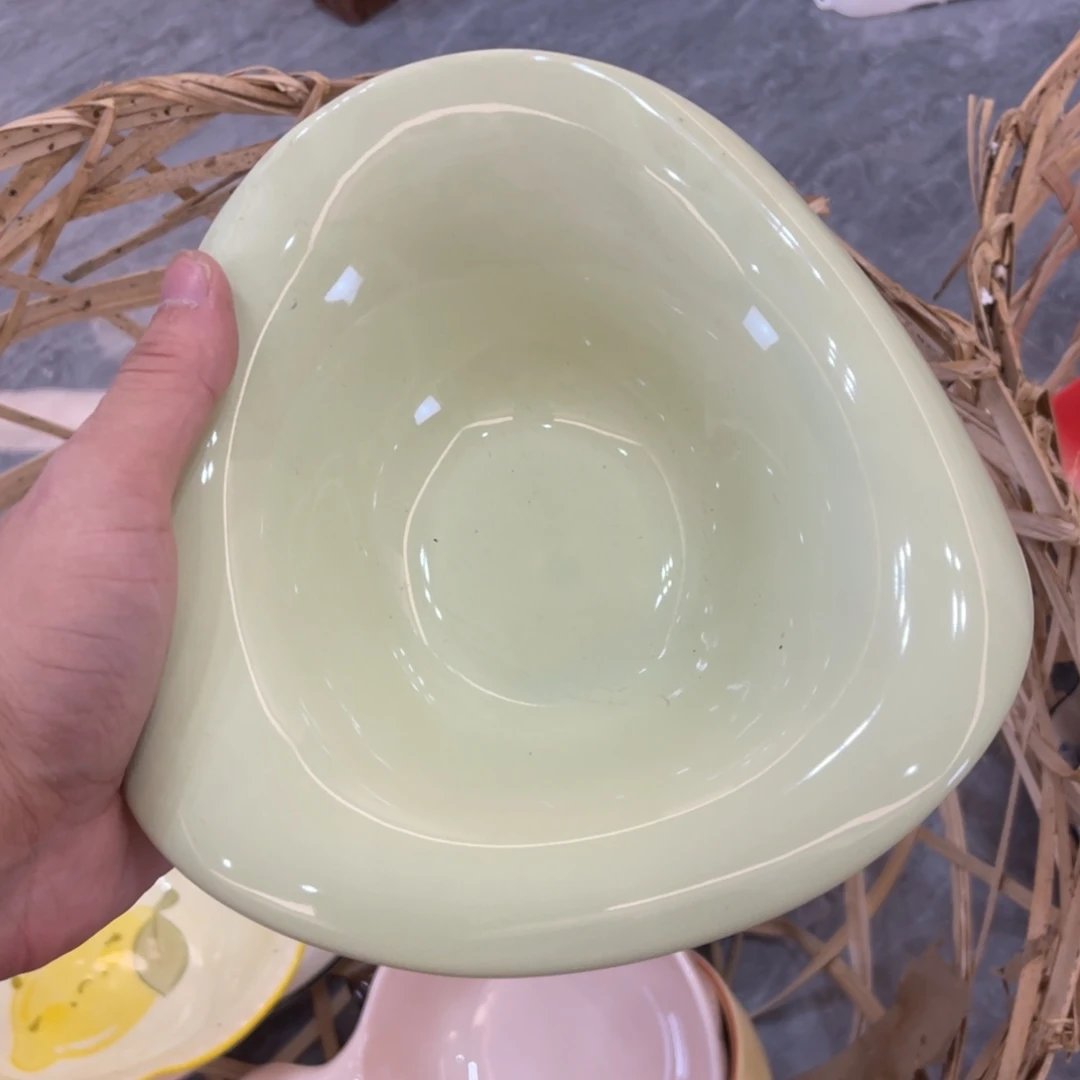 陶瓷微瑕餐具介意勿拍，满18飞！