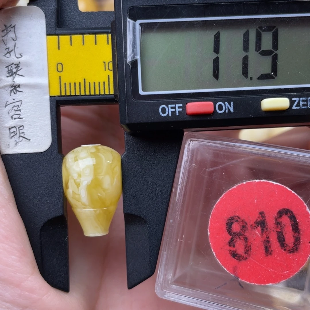蜜蜡未镶嵌珠宝奇石