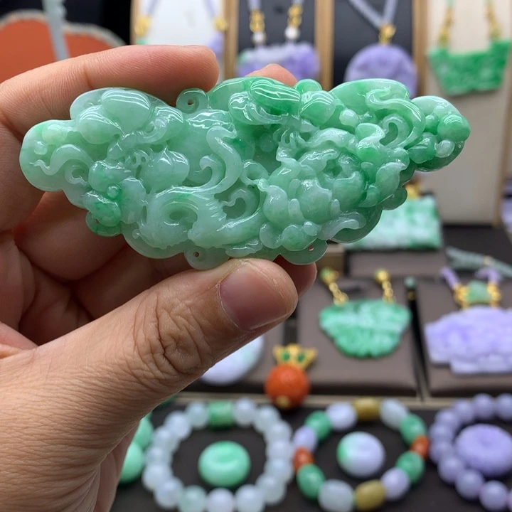 翡翠未镶嵌吊坠(赠链)
