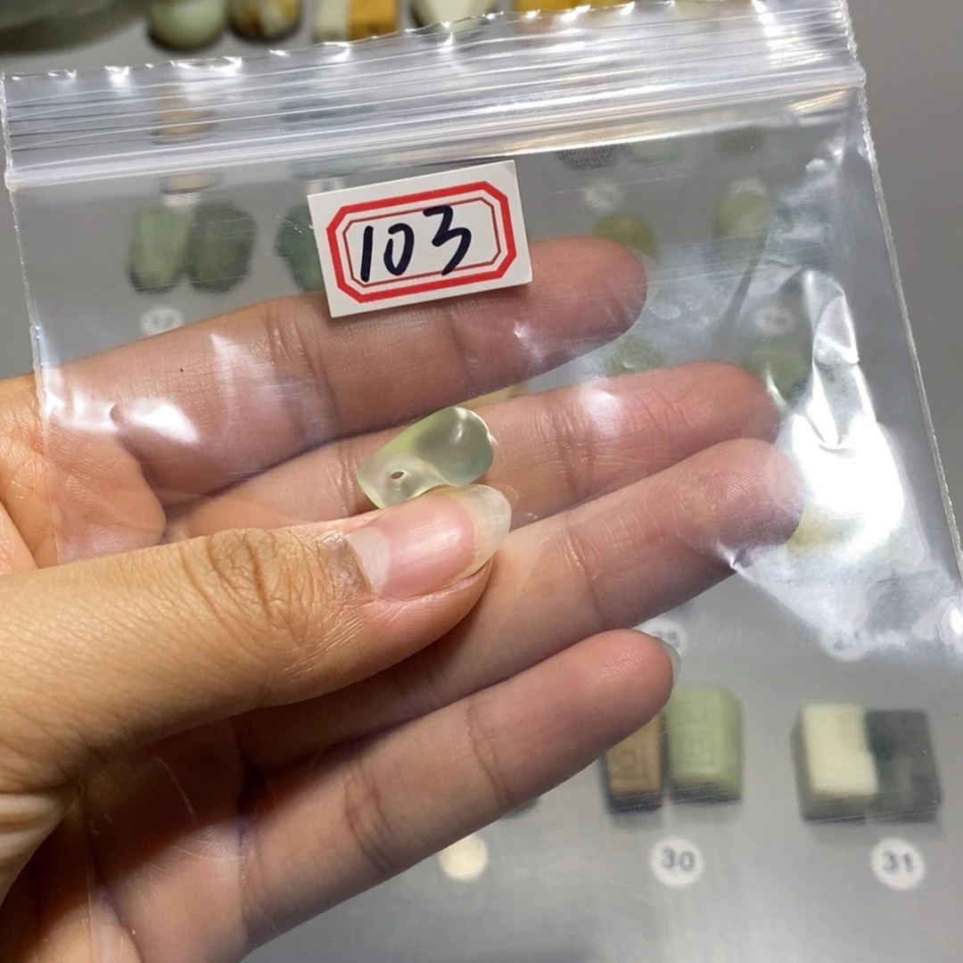 蛇纹石玉颈饰未镶嵌拾*