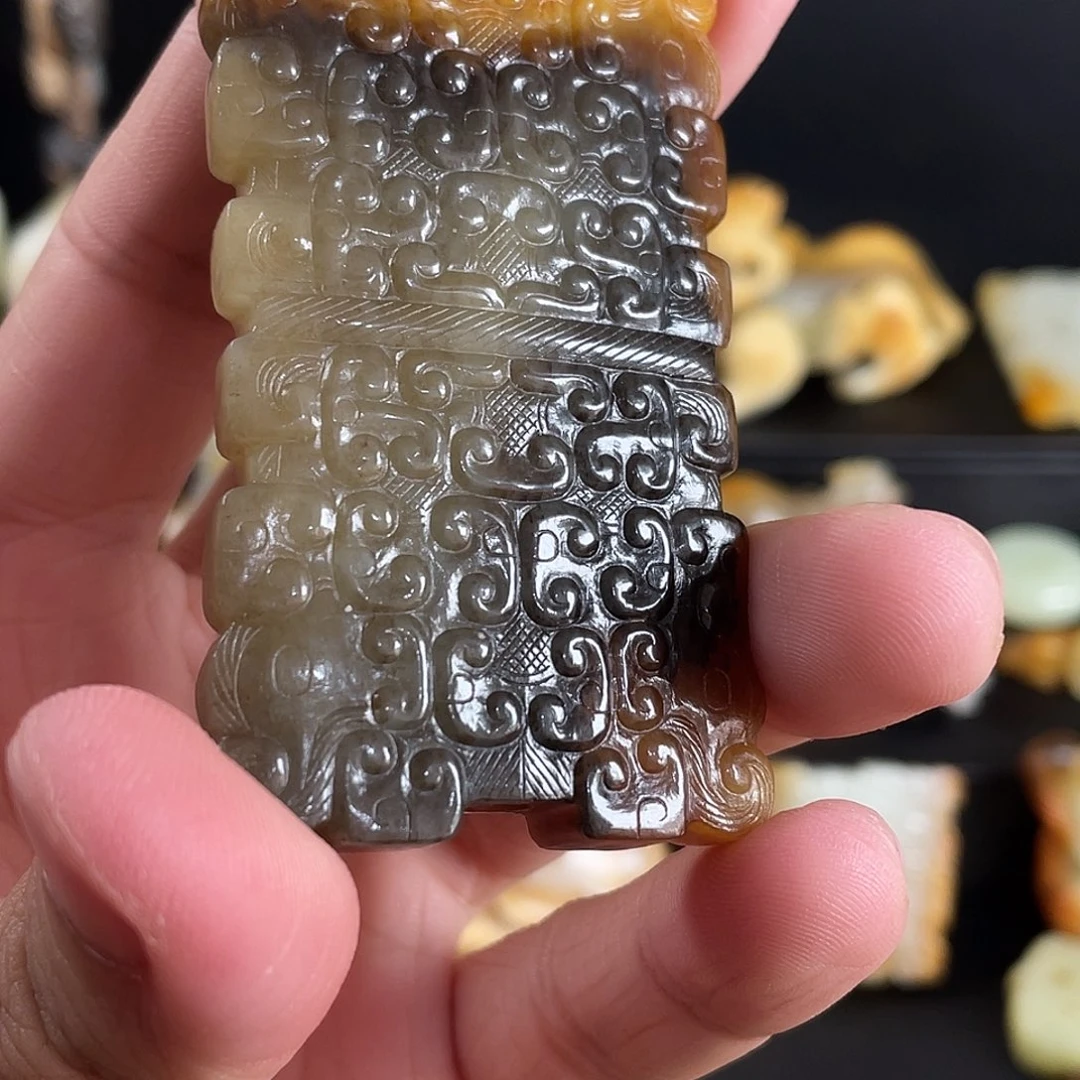 金***资和田玉未镶嵌颈饰