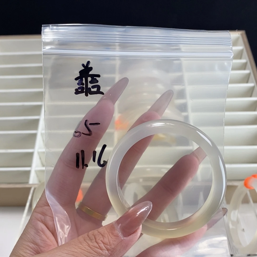 譱***玛瑙/玉髓未镶嵌手镯