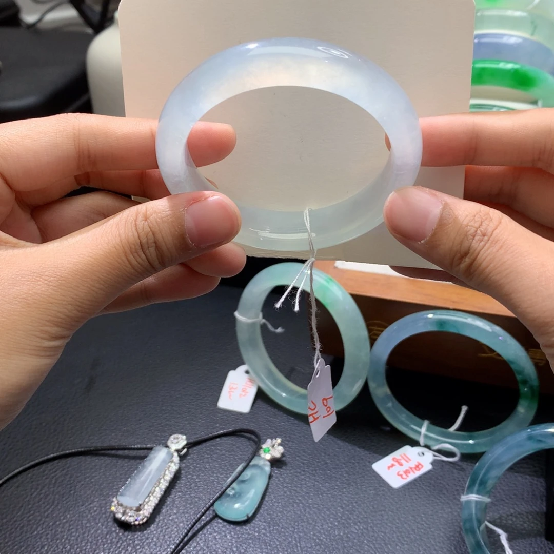 翡翠未镶嵌手镯正圈