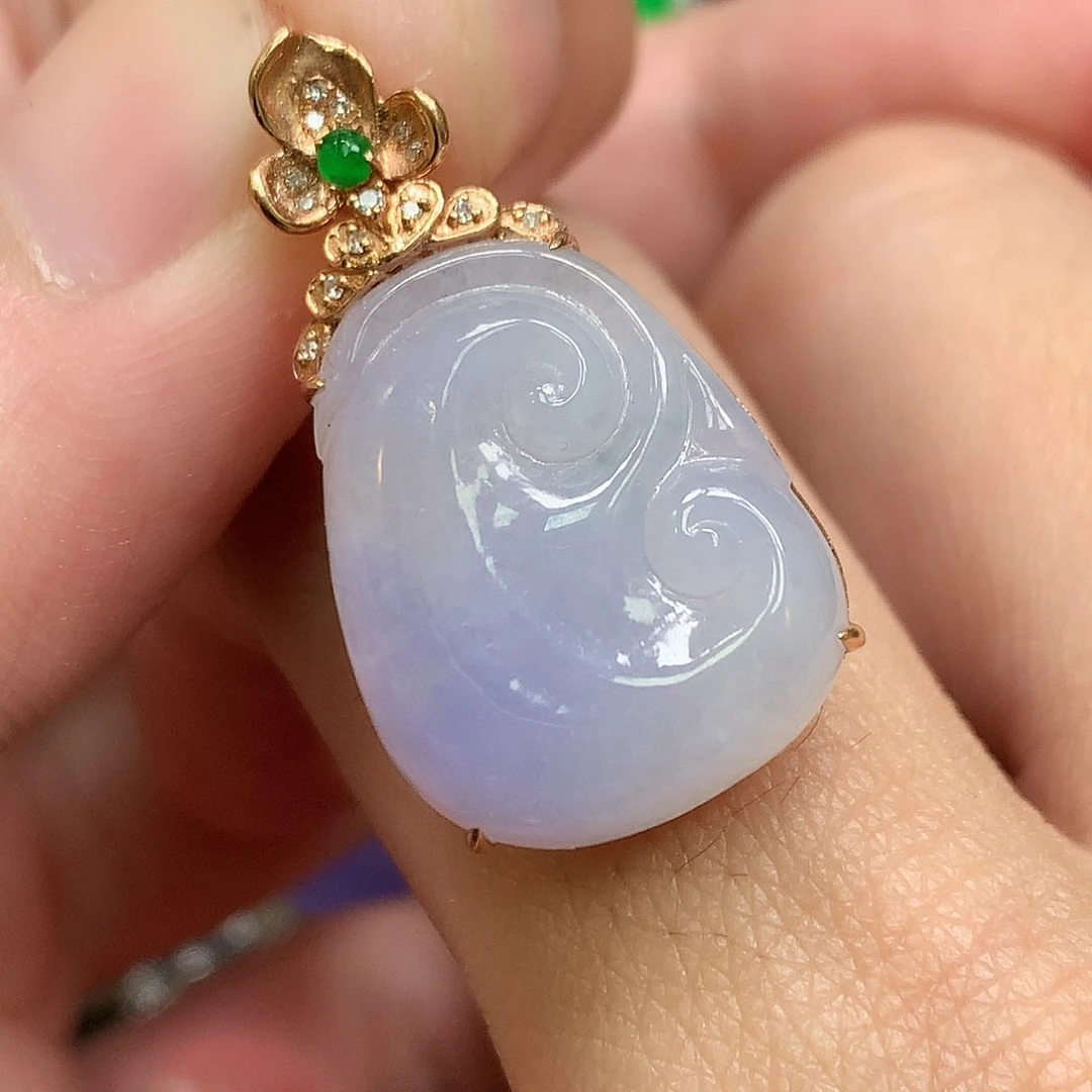 翡翠18K金镶嵌颈饰