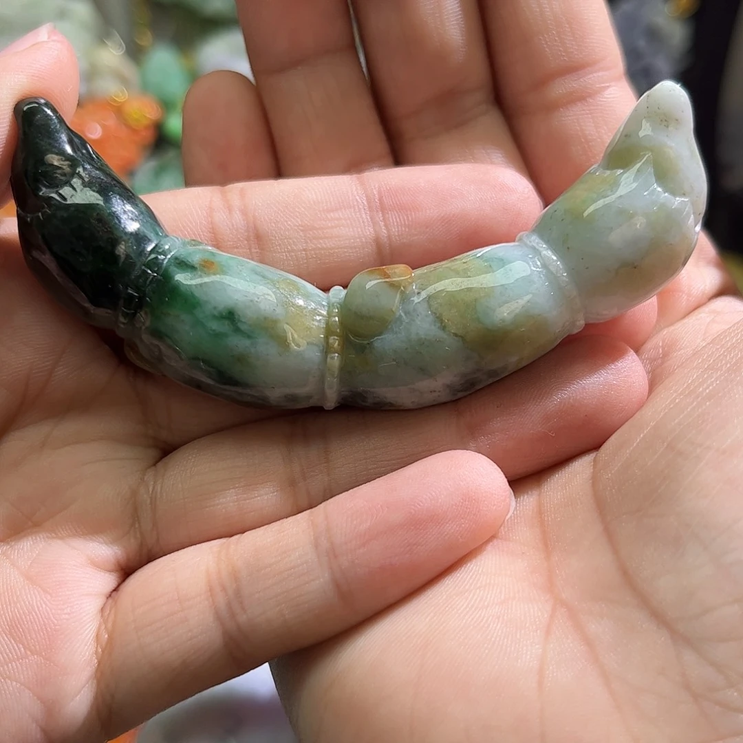 翡翠未镶嵌颈饰待编织