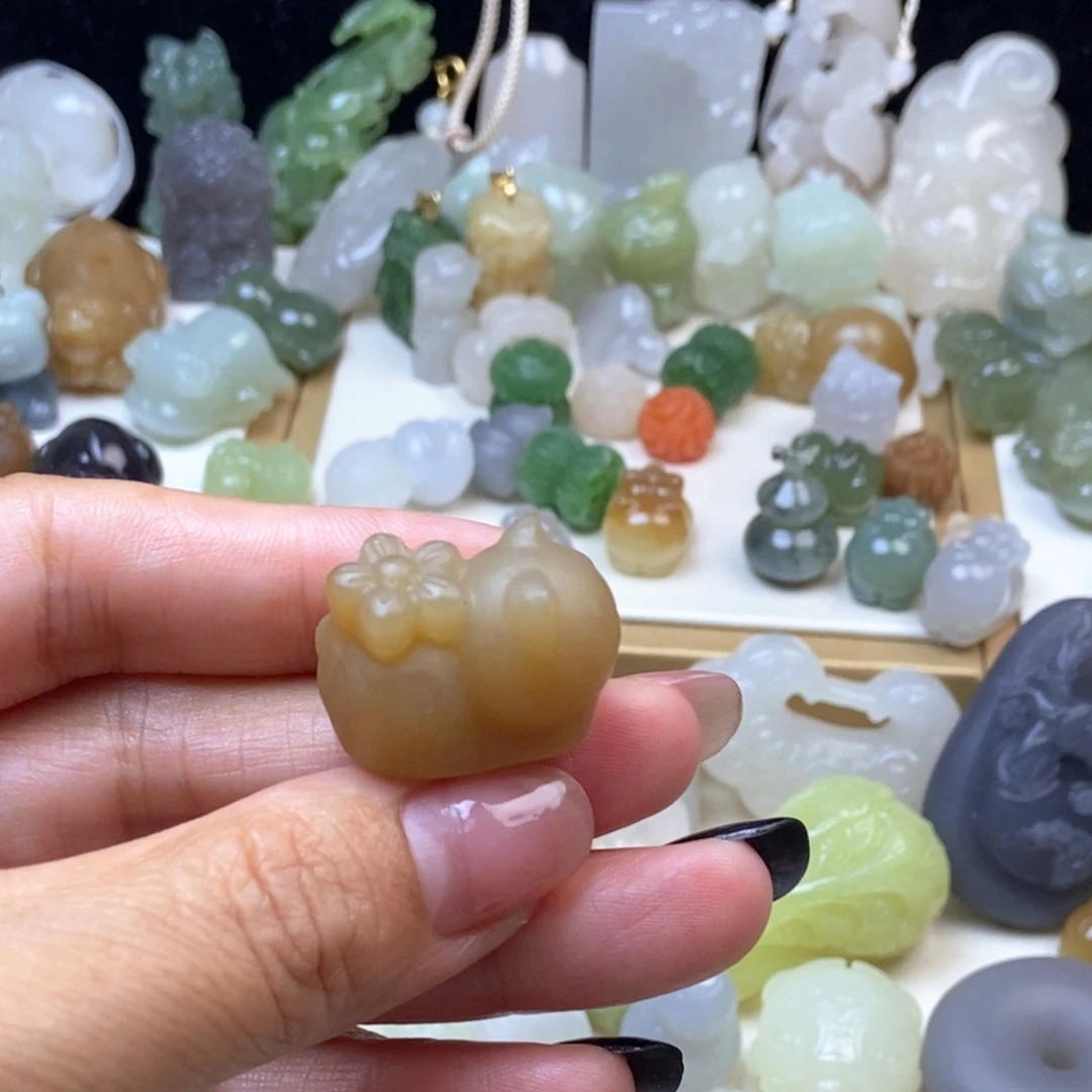 小***酌和田玉未镶嵌颈饰