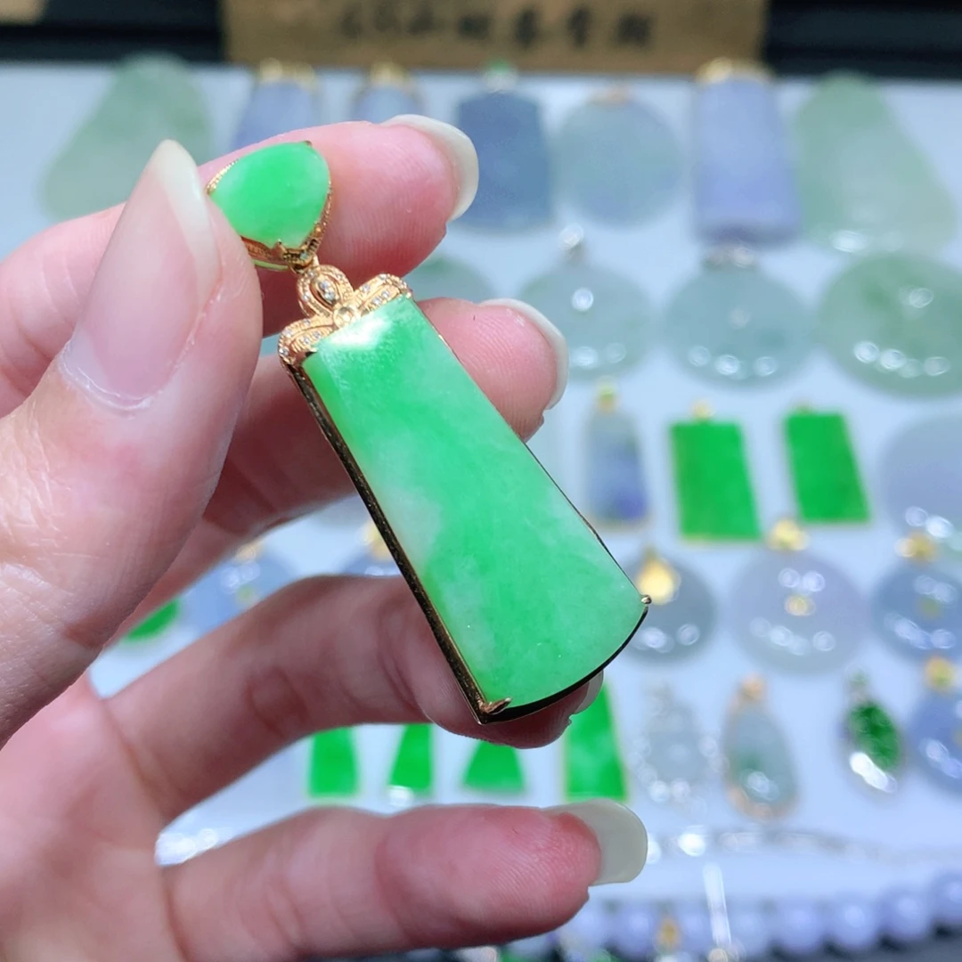 翡翠吊坠(不含链)18K金镶嵌