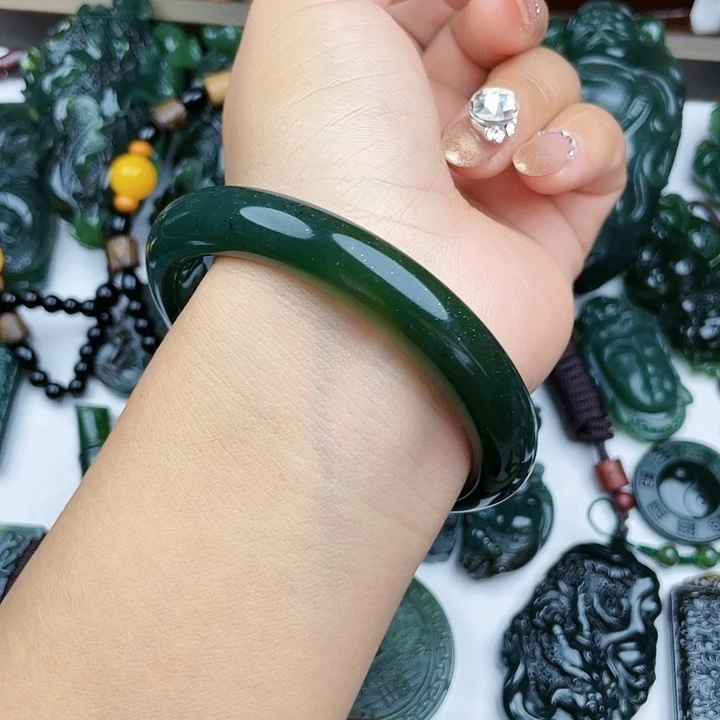 百***放蛇纹石玉未镶嵌挂件