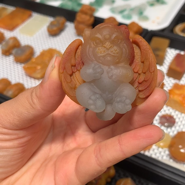 石英质玉（黄龙玉）未镶嵌颈饰