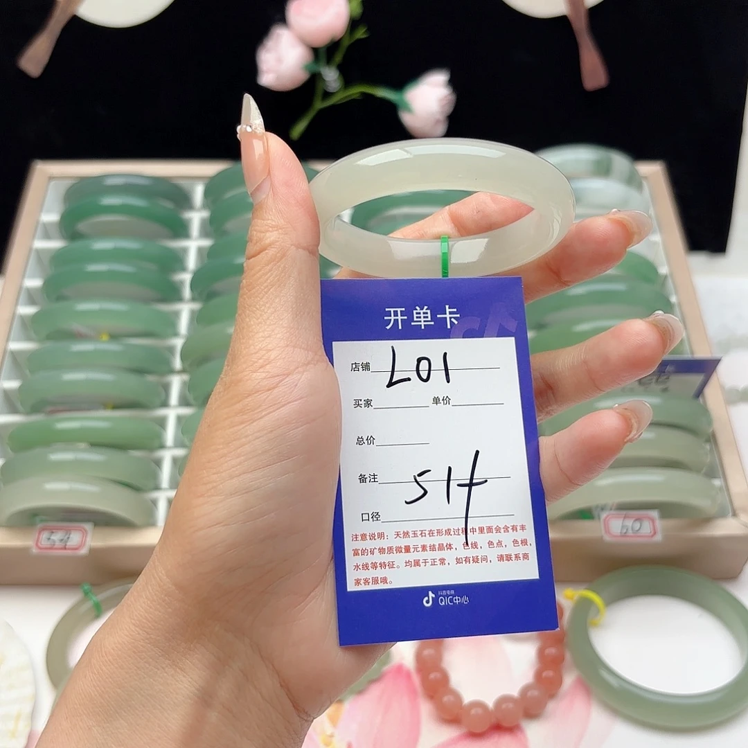 未镶嵌手镯石英质玉