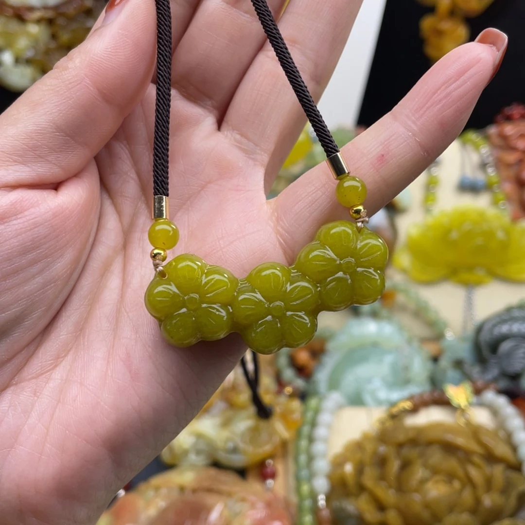 未镶嵌蛇纹石玉颈饰