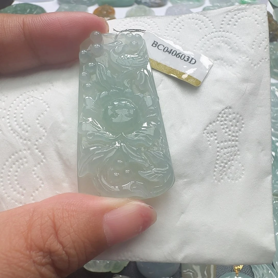 翡翠未镶嵌颈饰吊坠