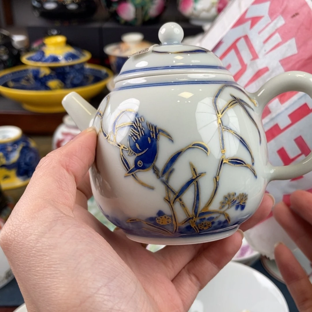 陶瓷艺术家的作品是一