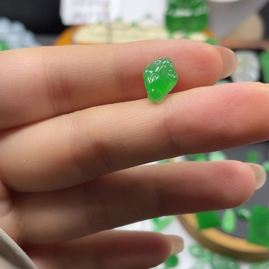 翡翠未镶嵌颈饰林亦珠宝金蟾