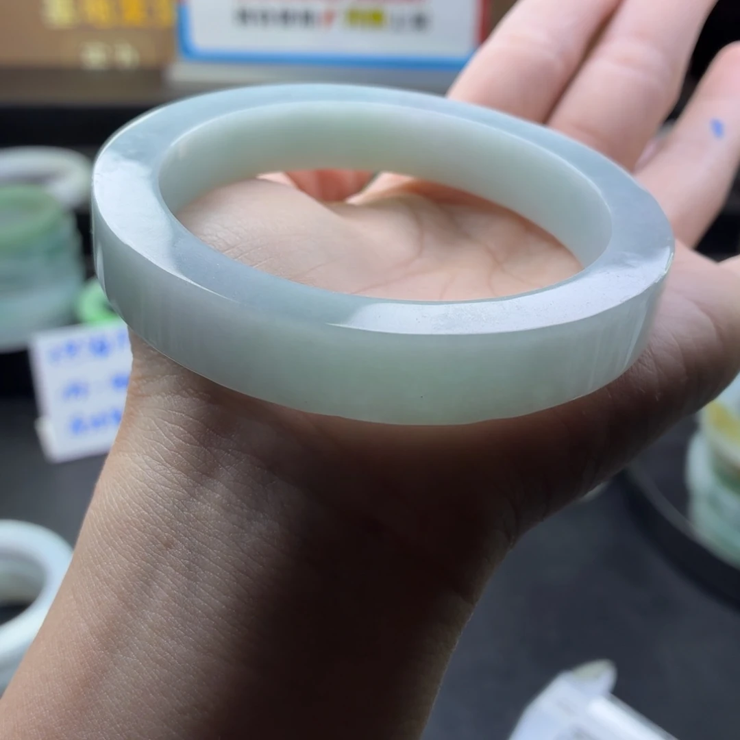 定制翡翠未镶嵌翡翠手镯