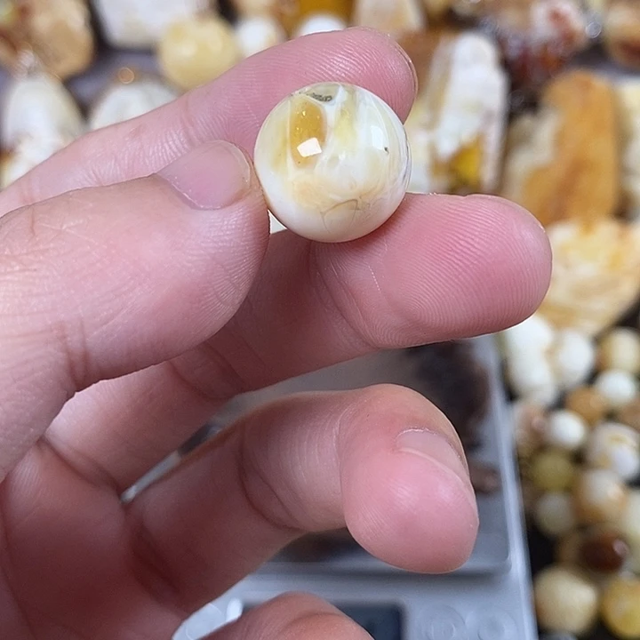 但***渐琥珀未镶嵌裸石我