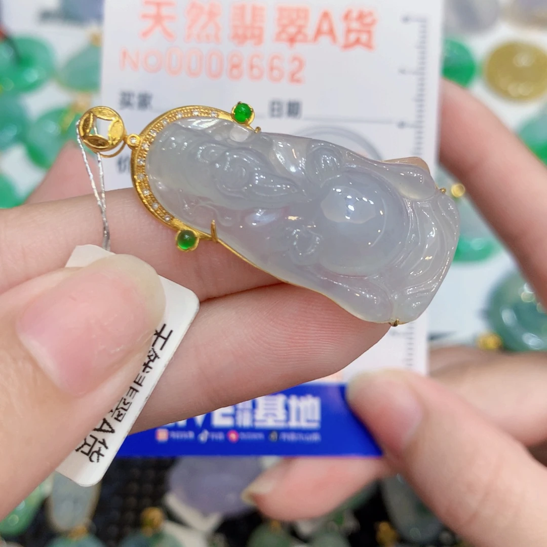 翡翠18K金镶嵌颈饰财神