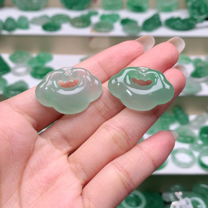 颈饰未镶嵌石英质玉杰