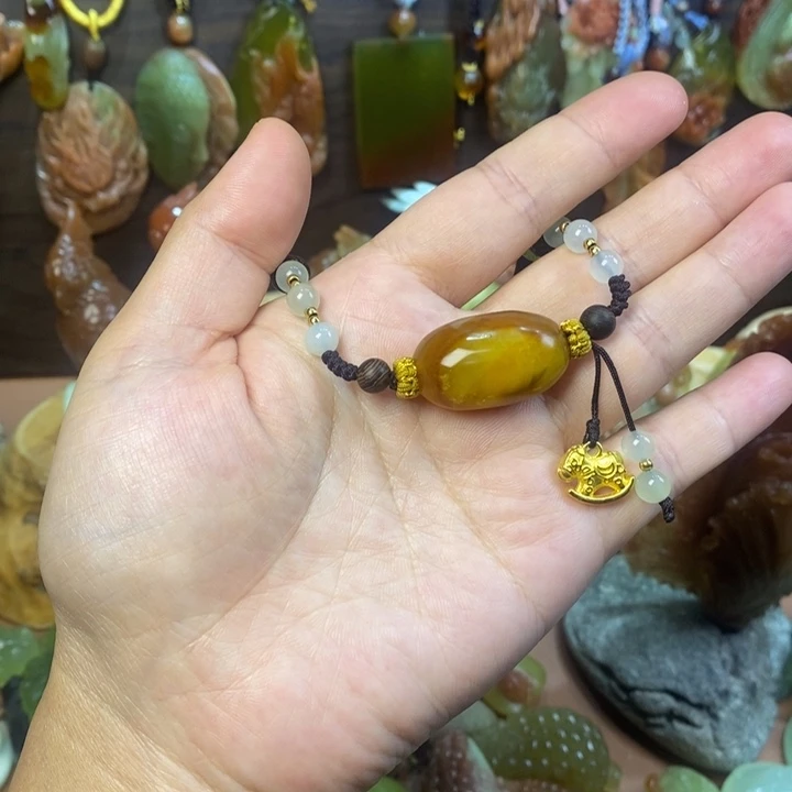 蛇纹石玉未镶嵌颈饰