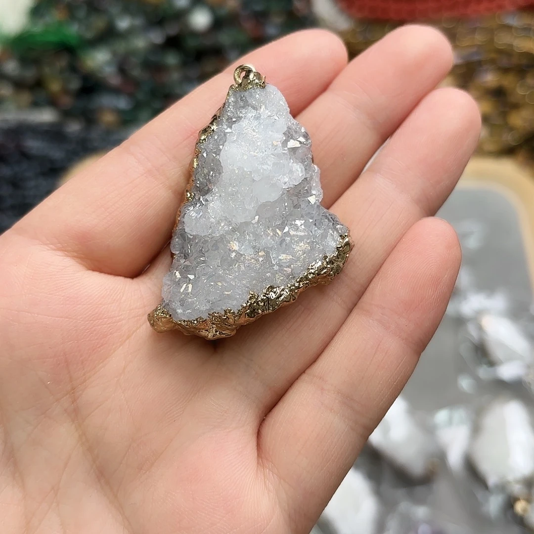 淡***墨玛瑙/玉髓未镶嵌珠宝半成品晶洞吊坠一颗