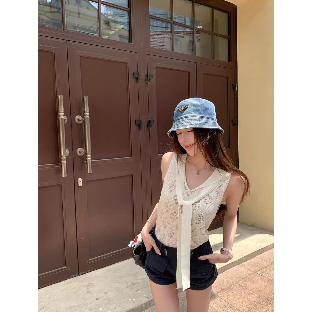 曼曼【人间小氧气~】水手领系带菱形镂空针织无袖背心