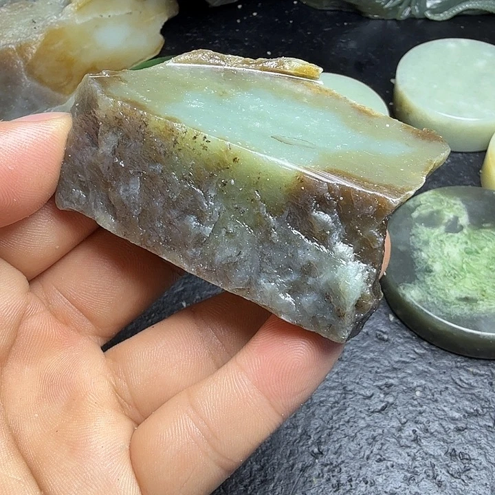 和田玉（糖玉）未镶嵌珠宝奇石