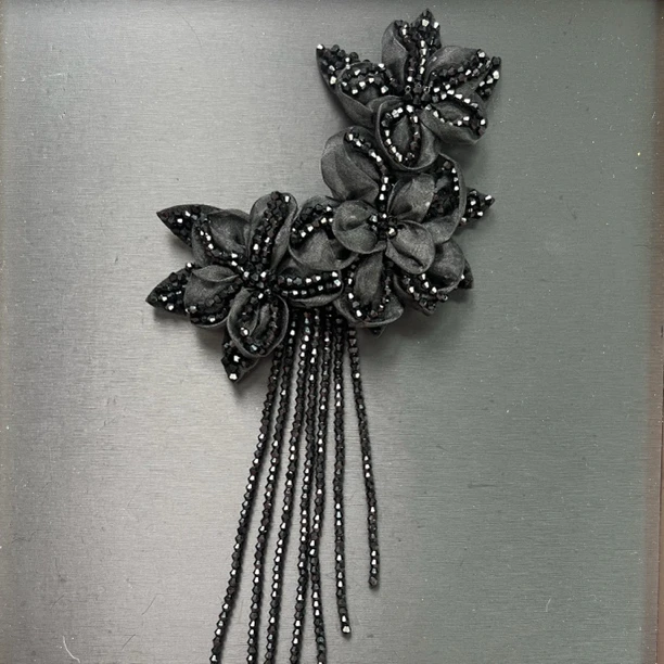 窈窕淑女气质女人百搭立体三朵花朵水晶流苏服装配饰9015