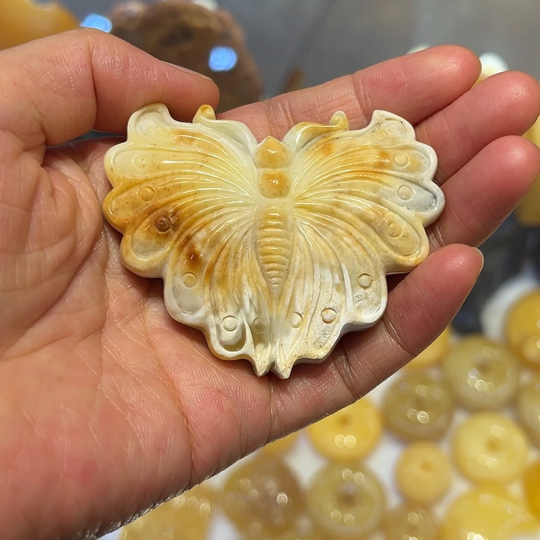 琥珀颈饰未镶嵌蝴蝶