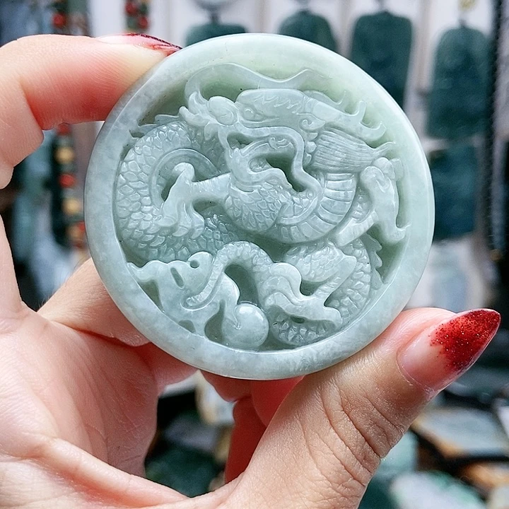 颈饰足铂镶嵌翡翠翡翠