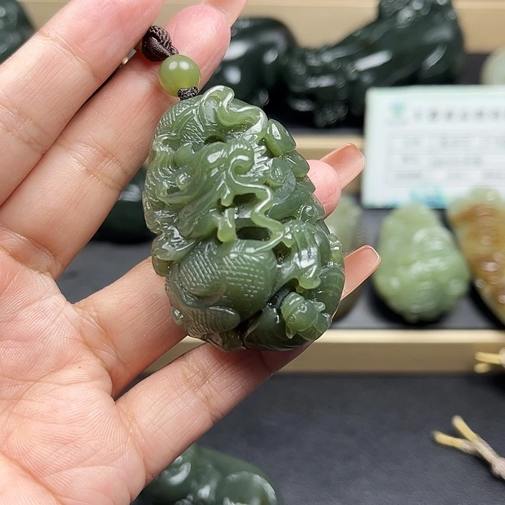 颈饰未镶嵌和田玉