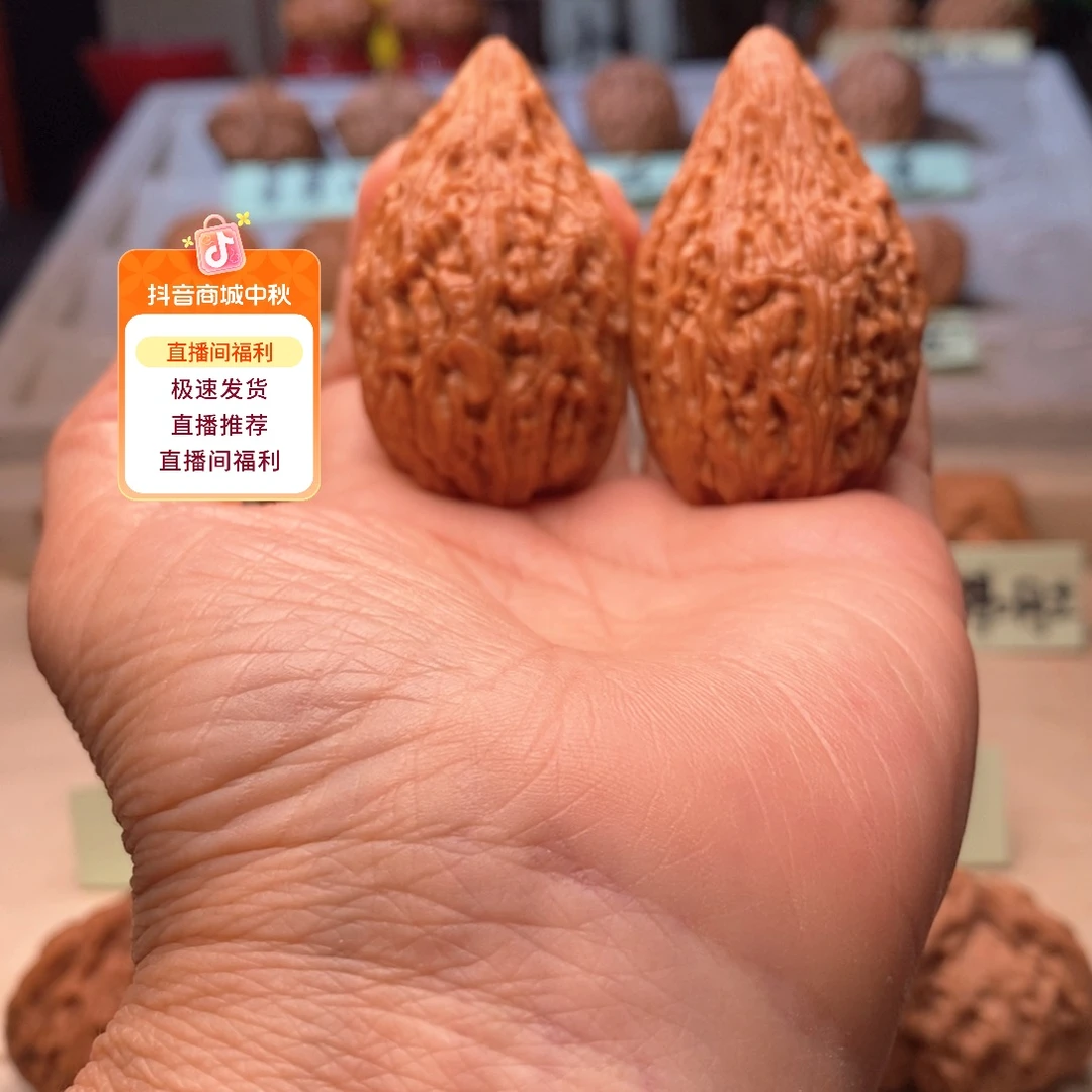 哐***斯把件文玩核桃坐佛