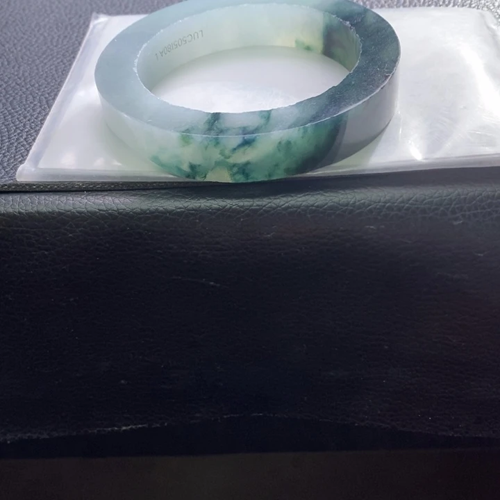 定制翡翠未镶嵌翡翠手镯