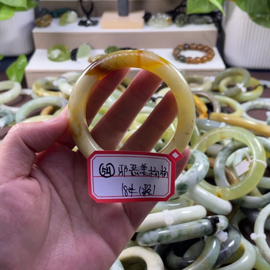 邪***。蛇纹石玉未镶嵌手镯