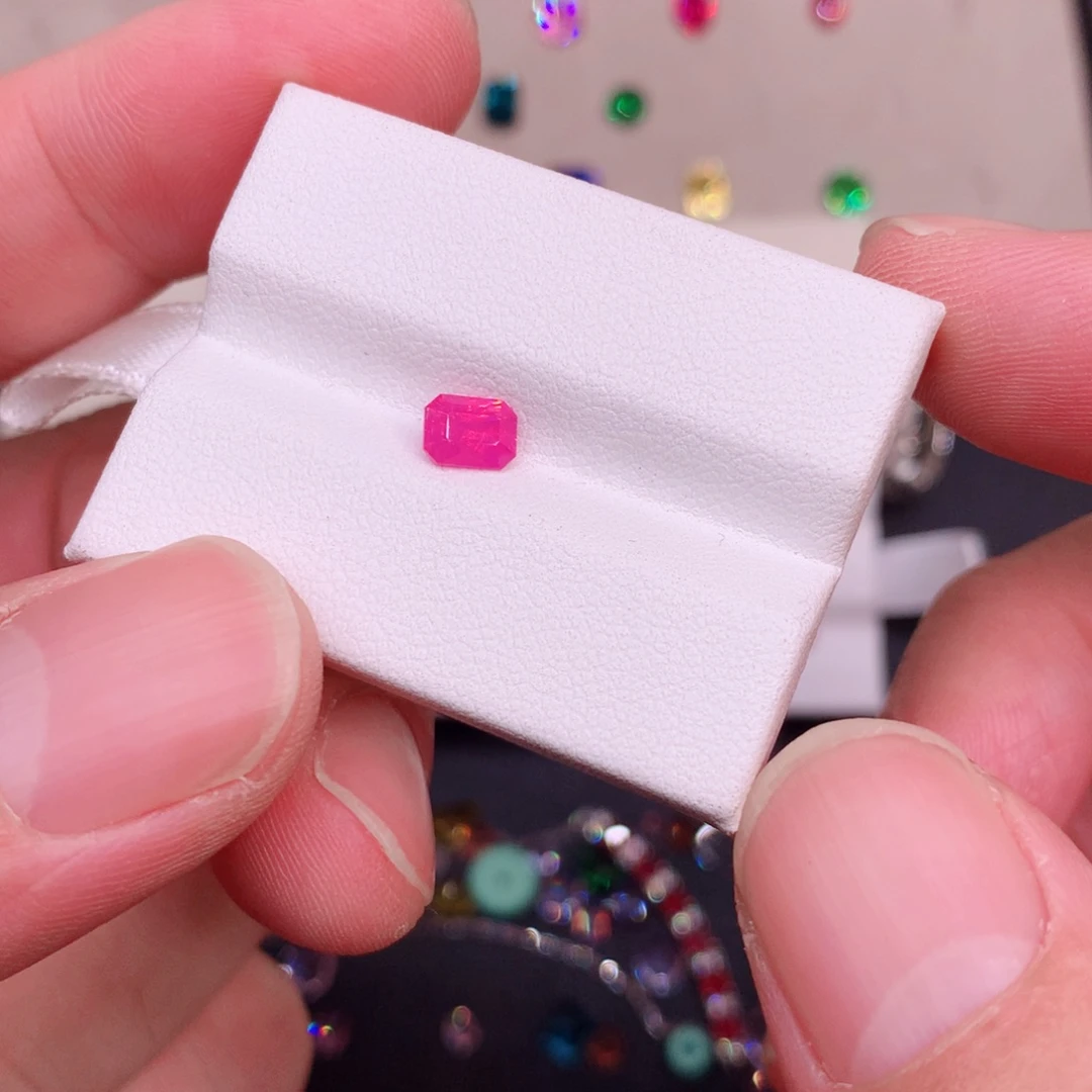 尖晶石裸石0.7ct 奶体马亨盖