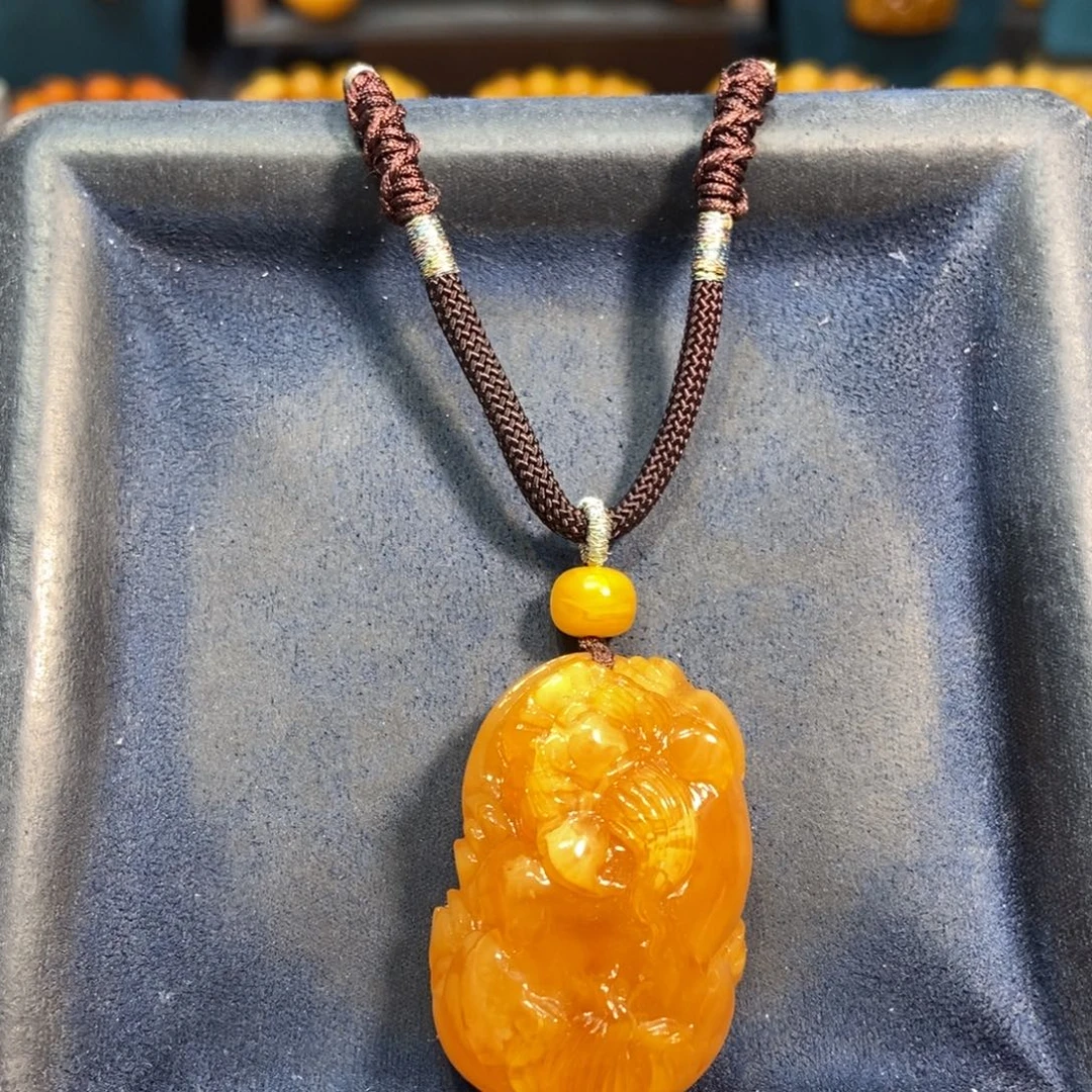 琥珀未镶嵌颈饰蜜蜡