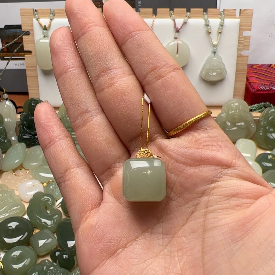 和田玉未镶嵌颈饰